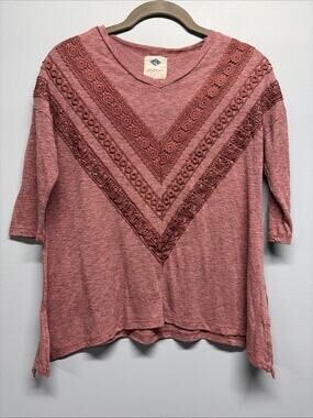 Wild Blue x Sadie Robertson - Women’s Small Burgundy T-shirt - Embroidery